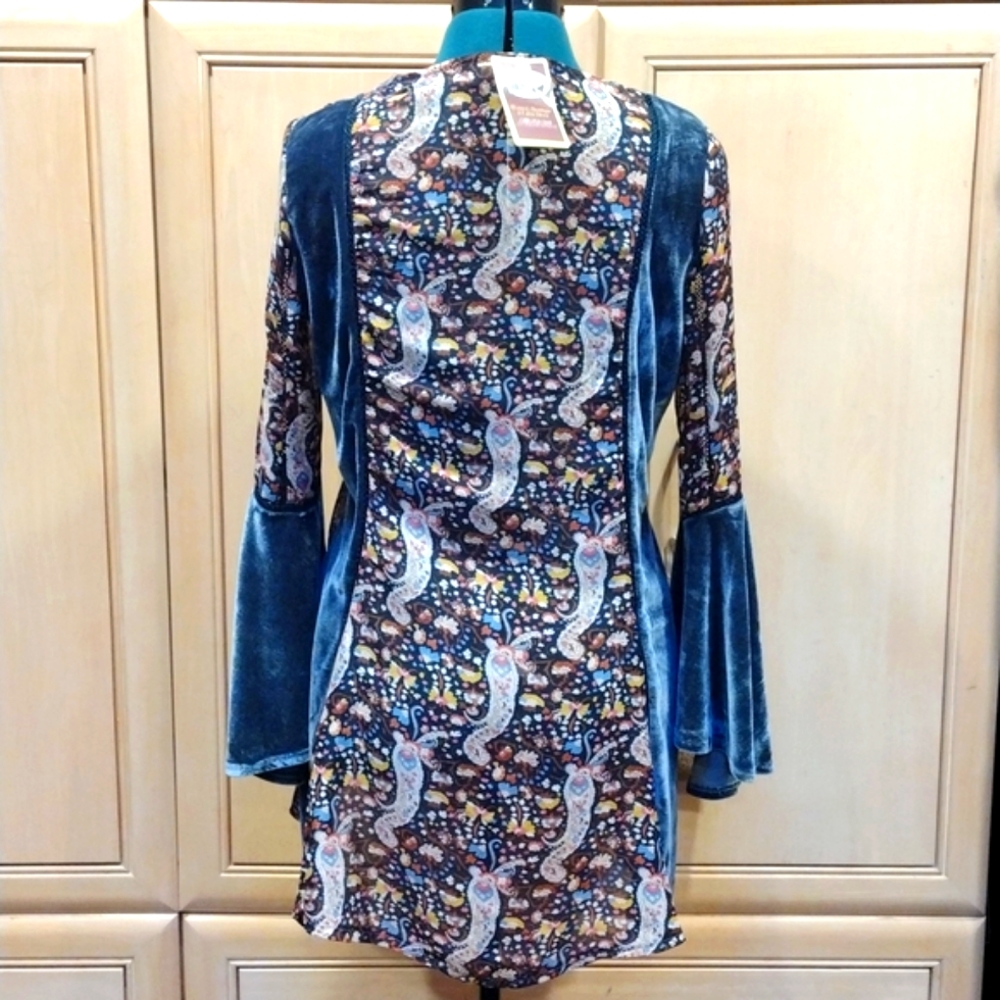 🔥POL Velour and Sheer Paisley Tunic With Bell Sleeves - Picture 7 of 17